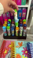 Joven dibuja y pinta con la boca a favor de personas con discapacidad