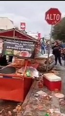 Choque en centro de San Nicolás deja 2 heridos y daños en puesto de tostadas