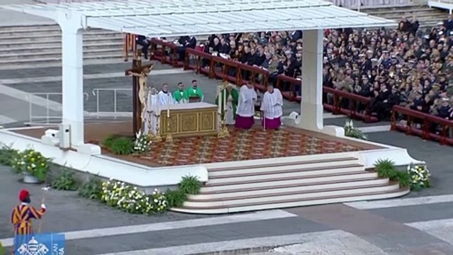 El Papa Francisco sigue hospitalizado en Roma por bronquitis pero las pruebas revelan mejora