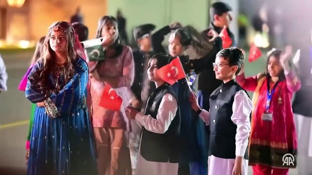 Pakistan hükümeti 'Uğur Işılak Dombra' ile Erdoğan'a klip yaptı!