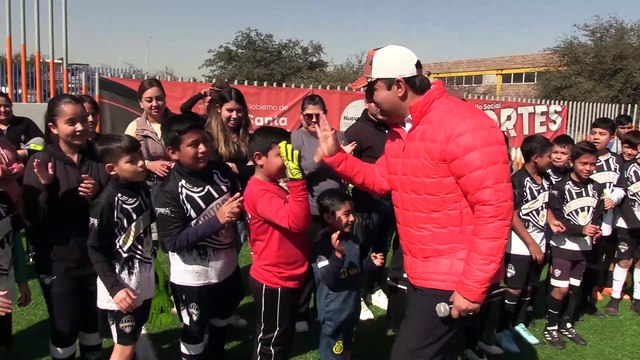 Impulsa Jesús Nava espacios deportivos, equipa 136 canchas en Santa Catarina