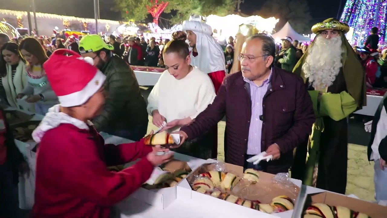 Familias disfrutan de la tradicional Rosca de Reyes en Escobedo