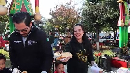Compartiendo la alegría de una Rosca de Reyes gigante en Santiago