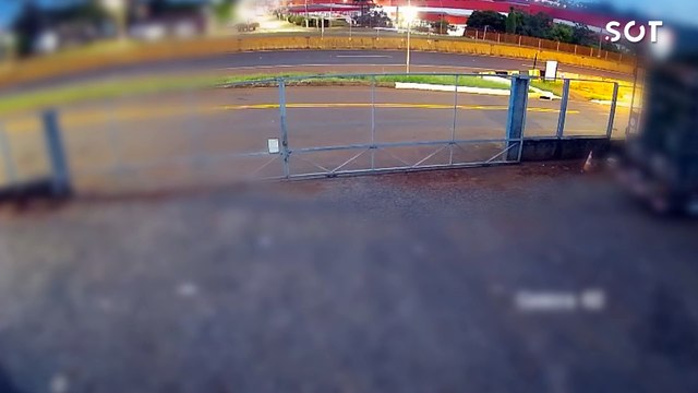 Câmera de monitoramento flagra colisão frontal na BR-277; Três pessoas morreram no acidente