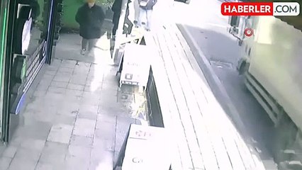 İETT Şoförü Kamyonetin Altında Kalarak Ağır Yaralandı