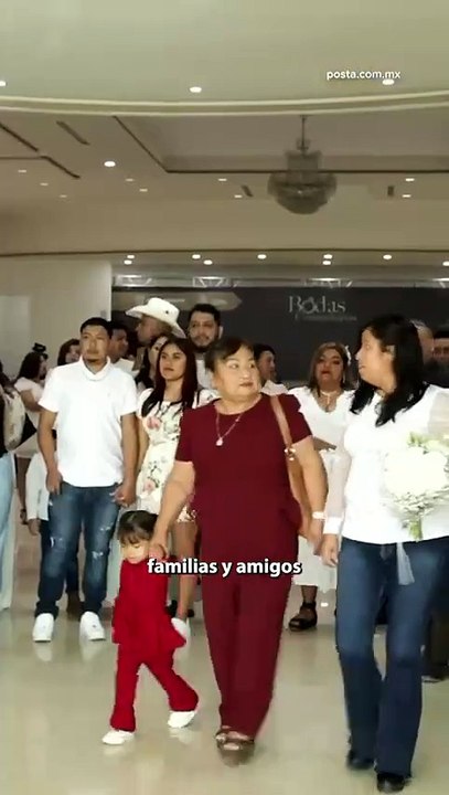 Parejas unen sus vidas en las bodas comunitarias de Salinas Victoria