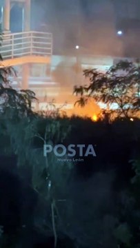 VIDEO | Fuerte incendio en el río Santa Catarina moviliza a rescatistas