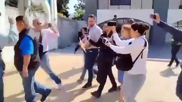 Sergio Alba, ex alcalde, y escoltas golpean a periodistas en Morelos | VIDEO