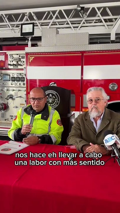 Bomberos Nuevo León reciben bendición en cascos para protección espiritual