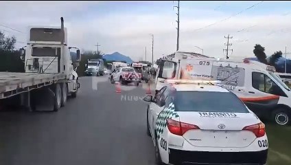 Choque entre 2 camiones deja 15 heridos en Ciénega de Flores (VIDEO)