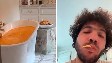 Selena Gomez recibe una bañera llena de queso derretido de Benny Blanco por San Valentín