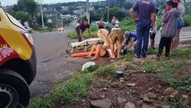 Ciclista é socorrida pelo Siate após acidente na Avenida Corbélia