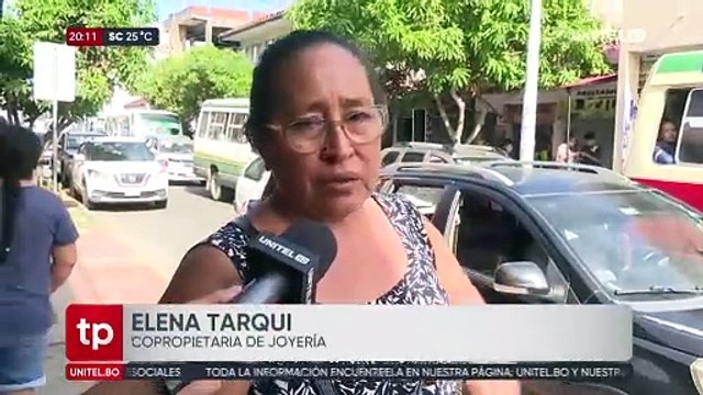 Ladrones llegaron en micro para luego cometer el atraco a una joyería en Santa Cruz