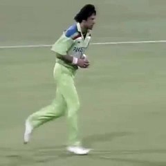 Imran Khan Two Amazing Deliveries In Last Match - Great Outswing and Then Inswing