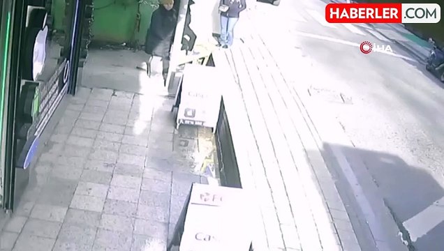 İETT şoförü, dikiz aynasına tutunduğu kamyonetin altında ezildi