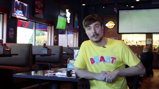 “Tipping Waitresses With Real Gold Bars 🍺😱 | Crazy Reactions ”