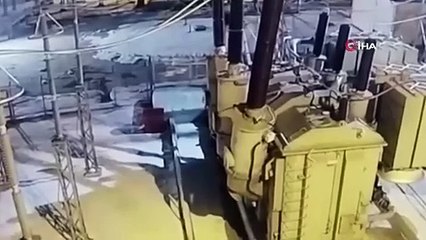 Elazığ’da patlayan trafo alevlere teslim oldu: O anlar kamerada