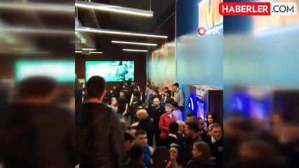 Ünlü Rapçilerin Film Galasında İzdiham ve Kavga