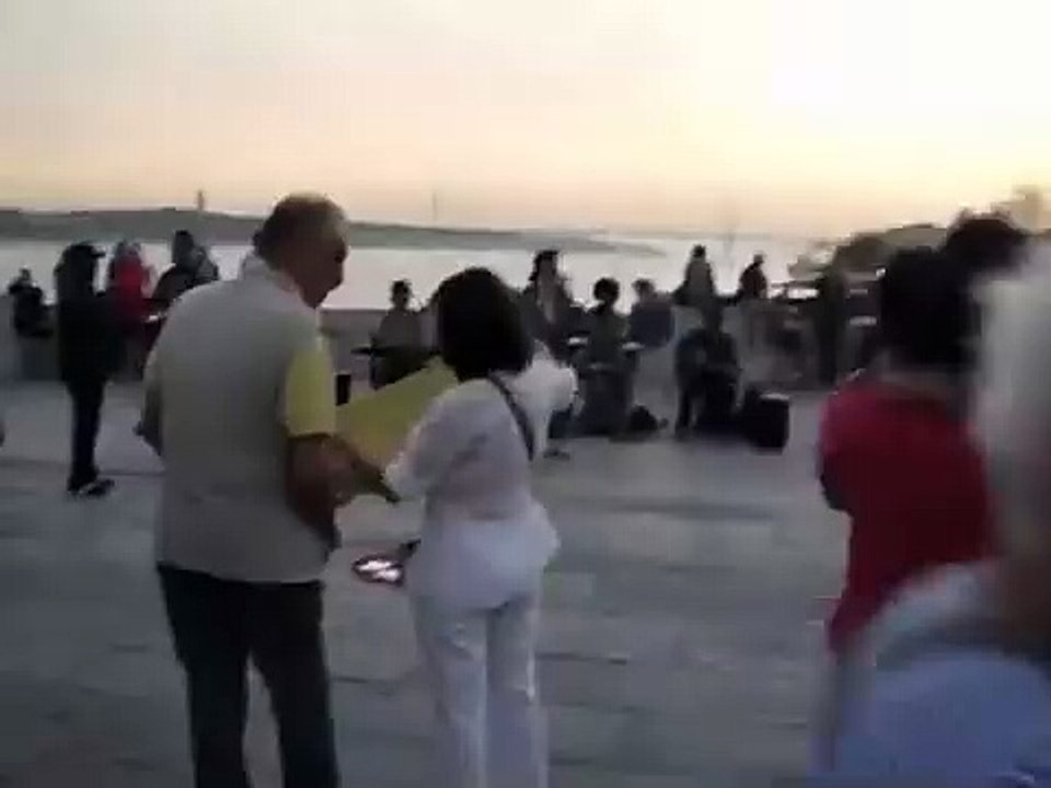 Nos Raíz ft Lucibela Santos  Praca do Comercio, Lisboa 540p [QJ8eBqDXRxo]