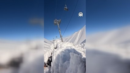 Palandöken Dağı'ndaki çığ, yasaklı bölgede kayan İranlı kayakçının kask kamerasında