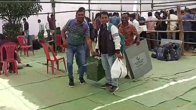 त्रिस्तरीय पंचायत चुनाव के पहले चरण के लिए मतदान दल हुई रवाना