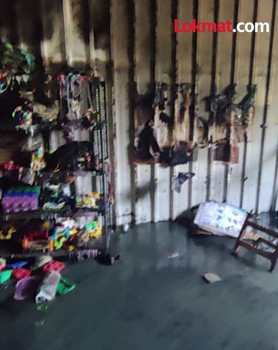 लेबर कॅम्पमध्ये लागलेल्या भीषण आगीत, विद्यार्थ्यांचे शैक्षणिक साहित्य जळून खाक