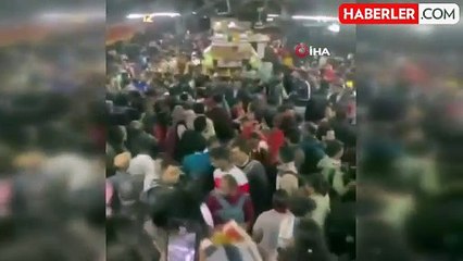 Hindistan'da Tren İstasyonunda İzdiham: 18 Kişi Hayatını Kaybetti