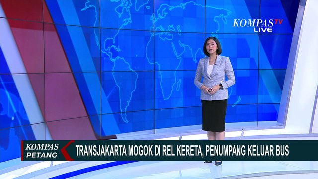 TransJakarta Mogok di Rel Kereta Daerah Kedoya Jakarta Barat, Penumpang Keluar Bus