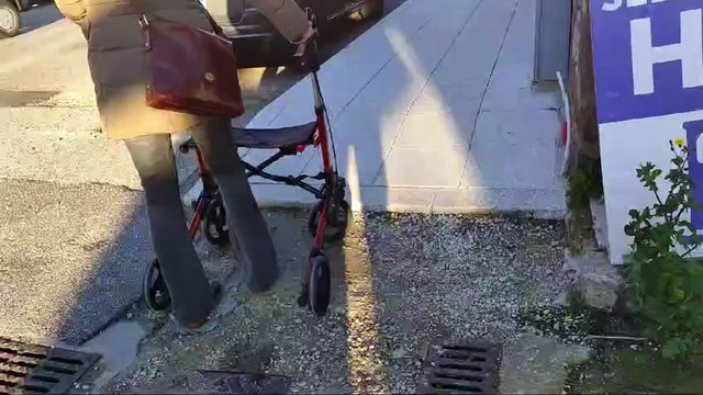 Nuoro, via Trieste: nuovi marciapiedi, nuove barriere architettoniche