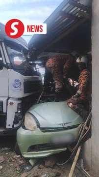 Truck drags car into shop in Kedah; grandmother, four grandchildren, and maid injured