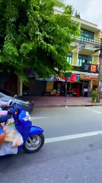 "Just arrived in Bangkok and heading to my hostel! 🏙️✈️ Ready to explore this vibrant city and meet fellow travelers. 🌏✨