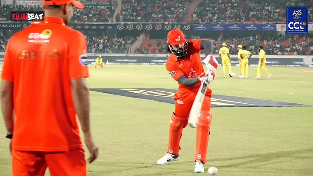 CCL 2025 : Naga Chaitanya Cheering For Telugu Warriors | Akhil టాలెంట్ కి ఫిదా అయిపోయాడు | FilmiBeat