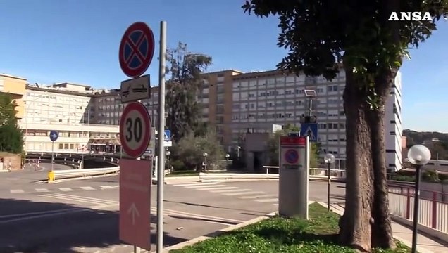 Papa Francesco, fedeli al Policlinico Gemelli in preghiera