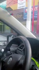 Trio encapuzado e armado assalta joalheria à luz do dia em Vicente de Carvalho; VÍDEO