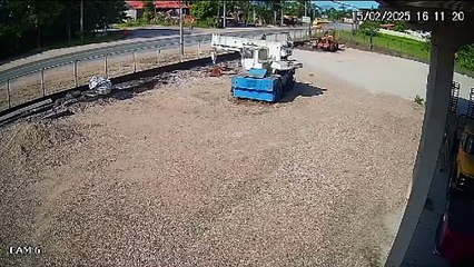 Colisão violenta entre ônibus escolar e carro mata motorista na SC-410 em Tijucas