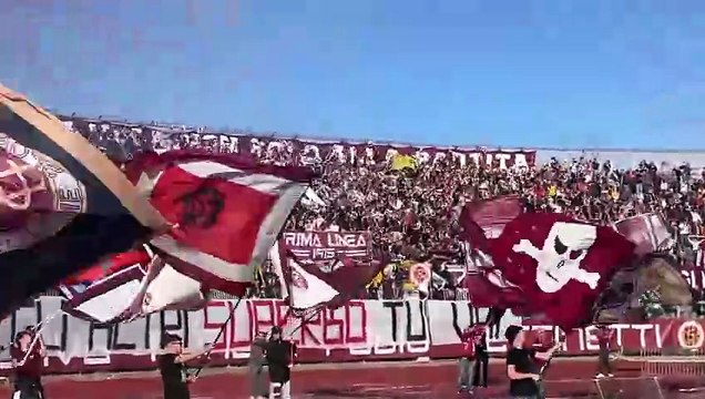 Calcio, Livorno-Siena: lo spettacolo della curva amaranto in occasione dei 110 anni del club