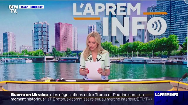 Un an après sa mort, plusieurs centaines de personnes ont déposé des fleurs sur la tombe d'Alexeï Navalny