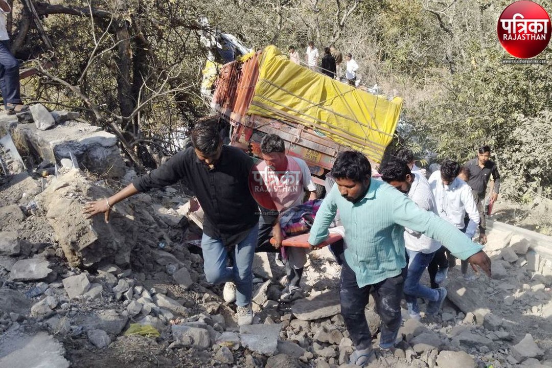 खतरनाक घाट में फिर मचा हाहाकार : कतारबद्ध चल रहे थे वाहन, ब्रेकफेल होने से​ ​भिड़े ट्रक-पिकअप