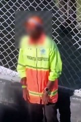 Torcedor do Bahia curte jogo no Barradão em meio ao trabalho; assista