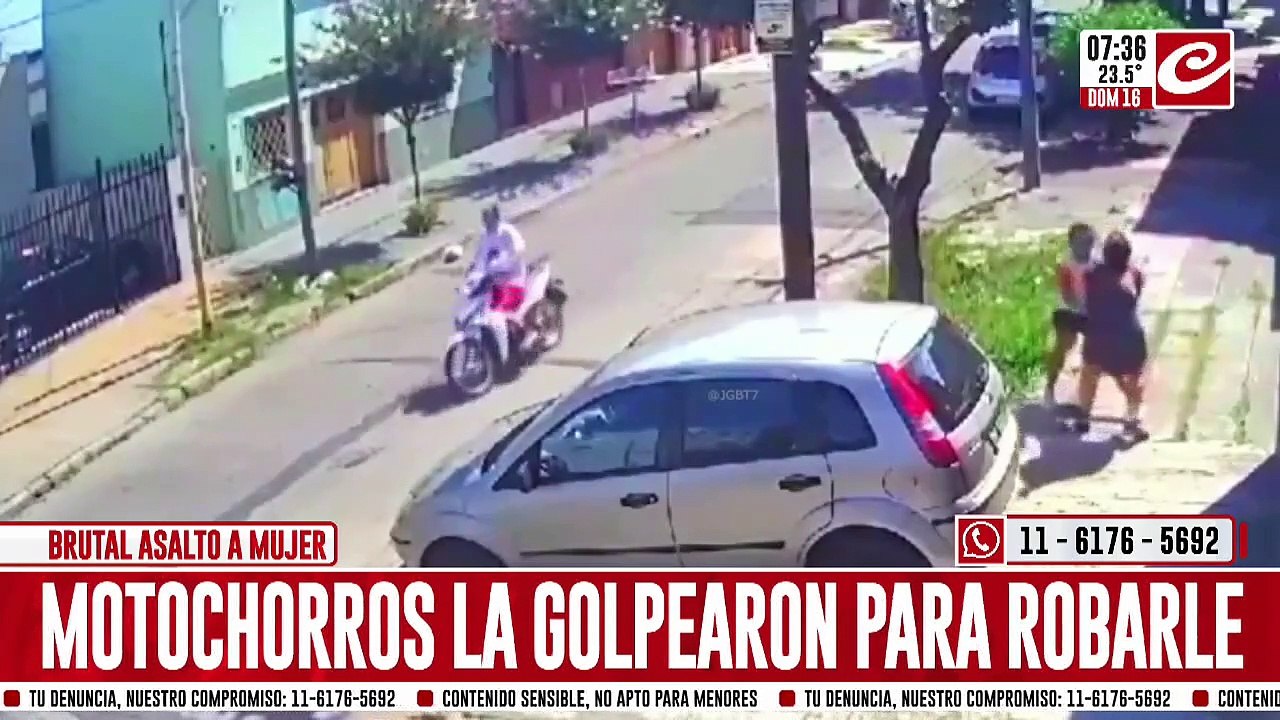 Motochorros atacaron a una mujer cuando entraba a su casa