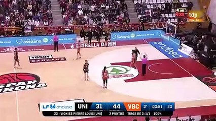 El tremendo calentón de Roberto Íñiguez: invade la pista y tiene que ser calmado Laia Palau