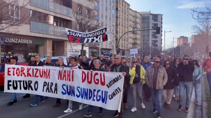 Multitudinaria manifestación en Pamplona en defensa del futuro de la industria navarra