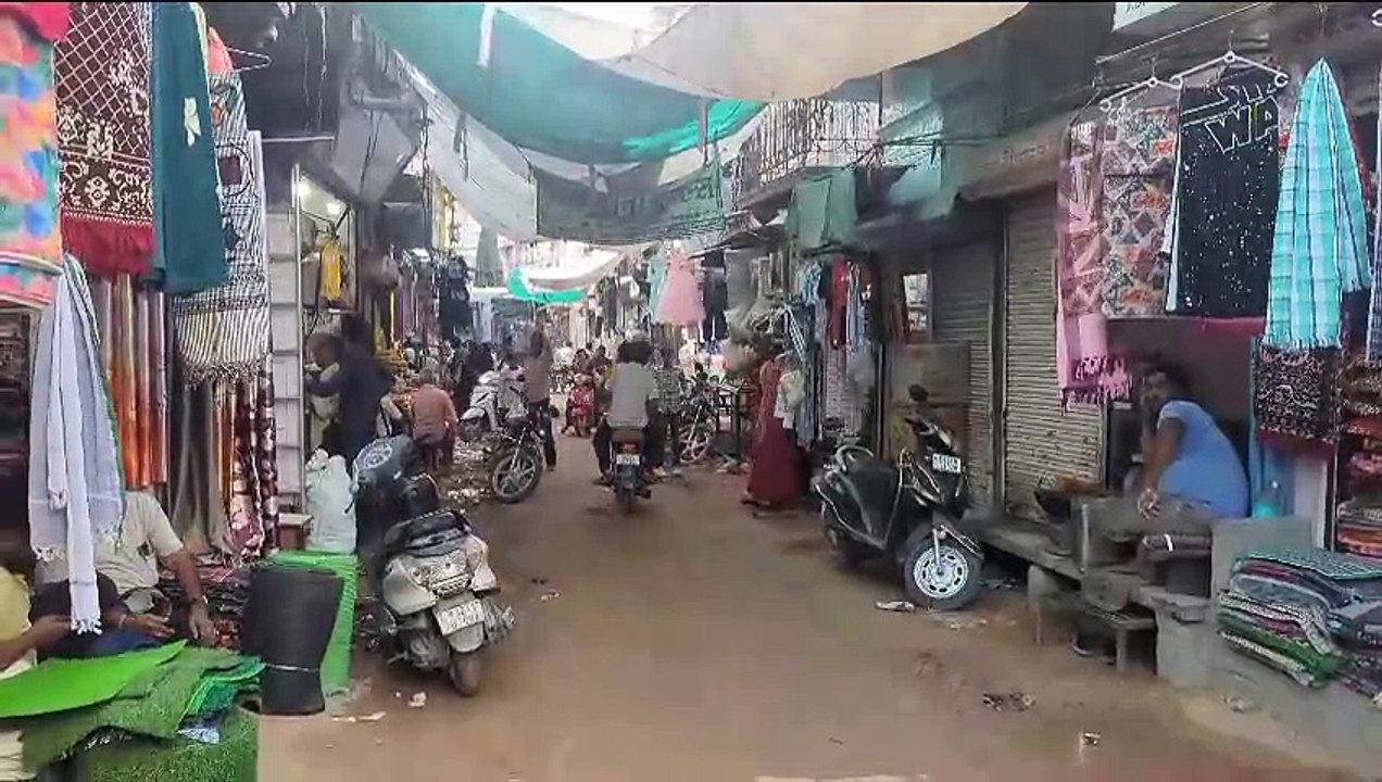 कथित रूप से मिलीभगत के खेल में पार्किंग बेची तो सडक़ों पर खड़े कराए जा रहे वाहन