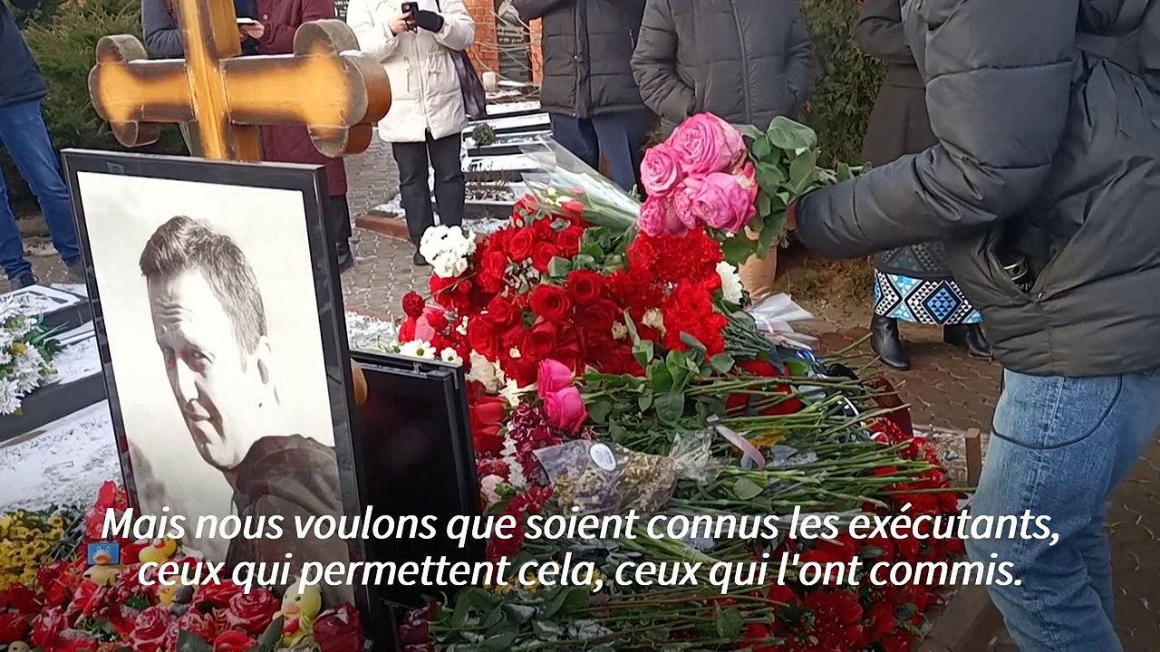 À Moscou, des Russes surmontent la peur et rendent hommage à Navalny