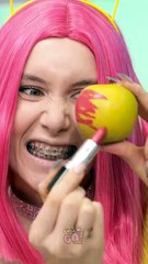 She Painted an Apple to Apply Lipstick in Class! 🤭😂 #123go