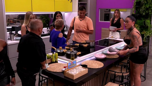 “Me duele”: Mauricio habla de su problema de rodilla | La casa de los famosos Colombia