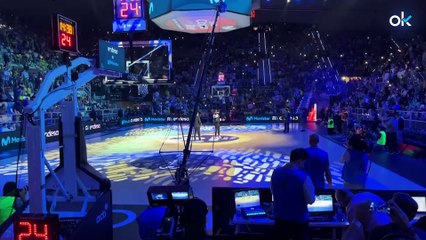 Andy y Lucas hacen vibrar al Gran Canaria Arena en el descanso del Unicaja-Real Madrid