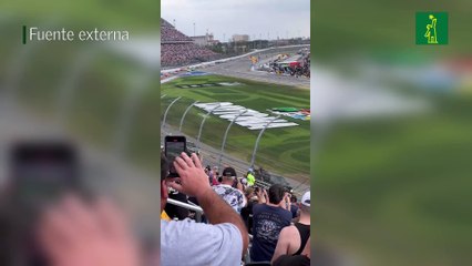 Donald Trump da una vuelta por la pista para inaugurar la Daytona 500