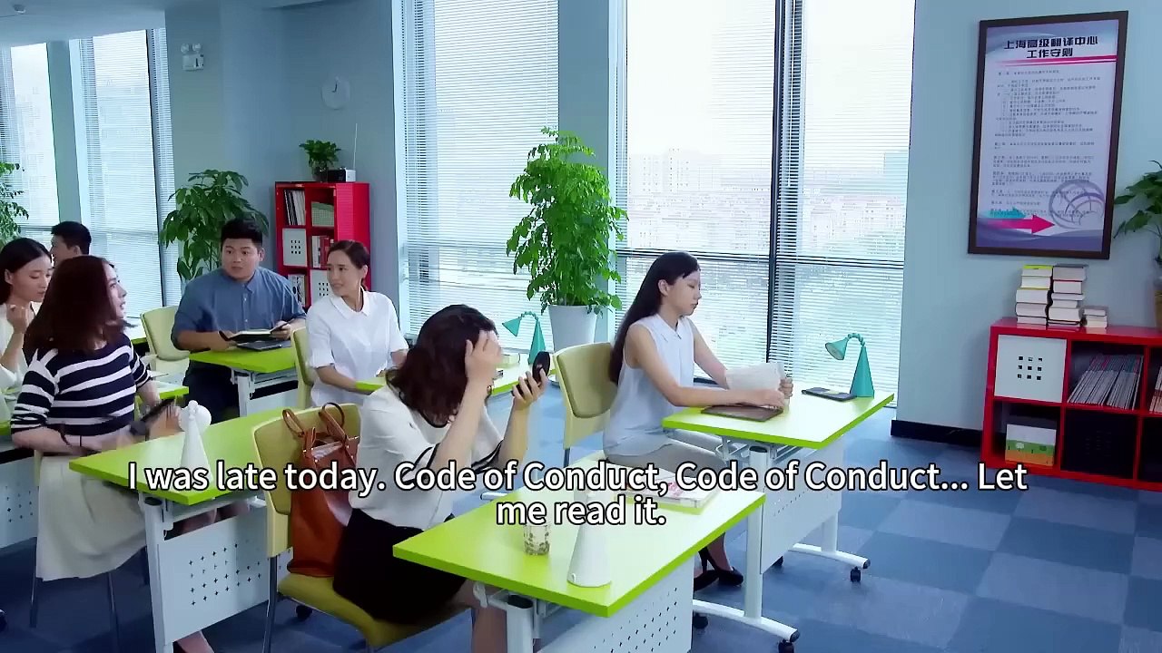 The waitress accidentally bumped into the CEO's arms, and the two began a wonderful love affair! 💕Chinese Television Dramas - Qiqi Sweet Drama