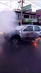 Camioneta se incendia en Col. Carrizal de Comayagüela